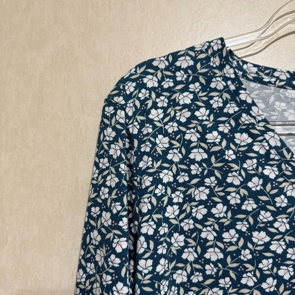 Lands End Relaxed Fit V Neck Blue Floral Top - Picture 2 of 5